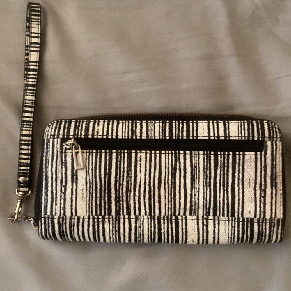 Black & White Guess Wristlet - Picture 3 of 3